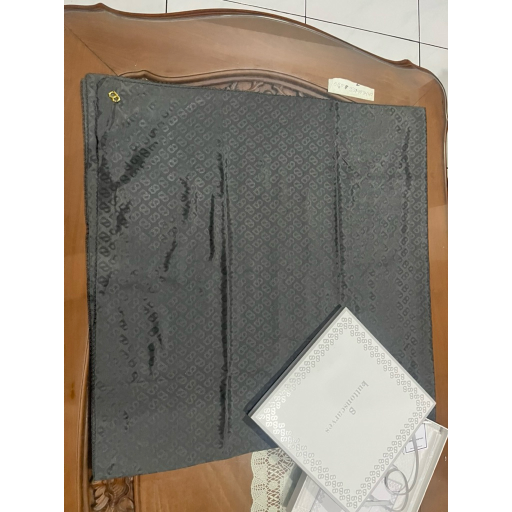 Buttonscarves Tapis Embose Grey Preloved