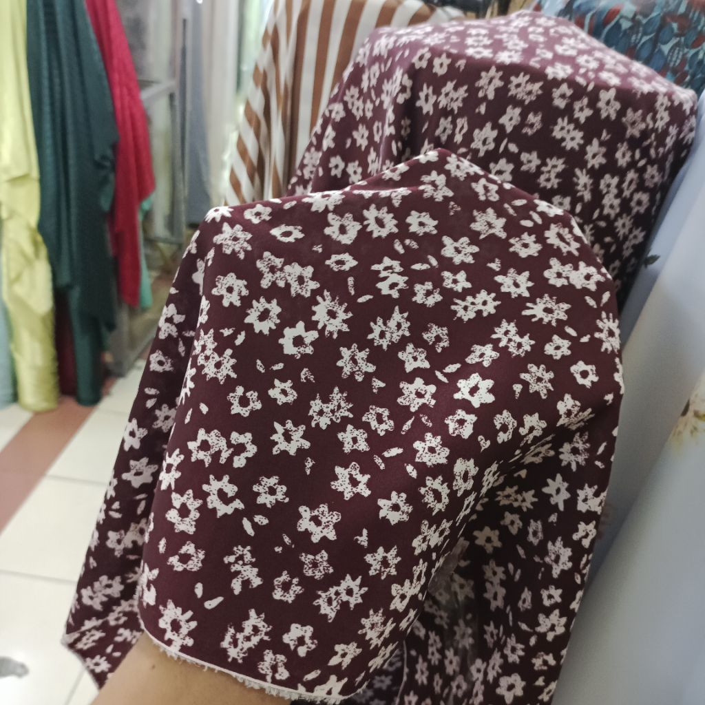 kain crepe motif bunga daisy - kain mewah meteran - kain crep premium garmen - kain quality pilihan 