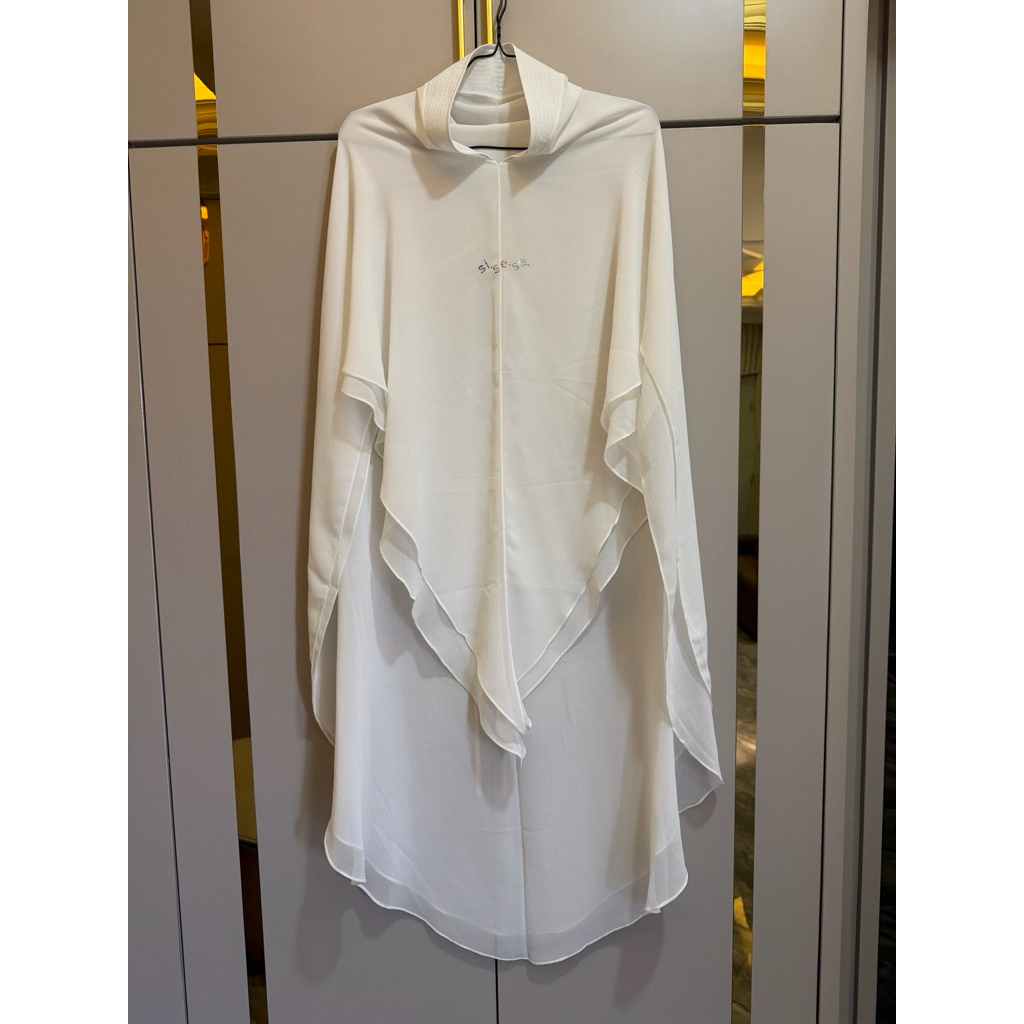 khimar sisesa sumayya broken white