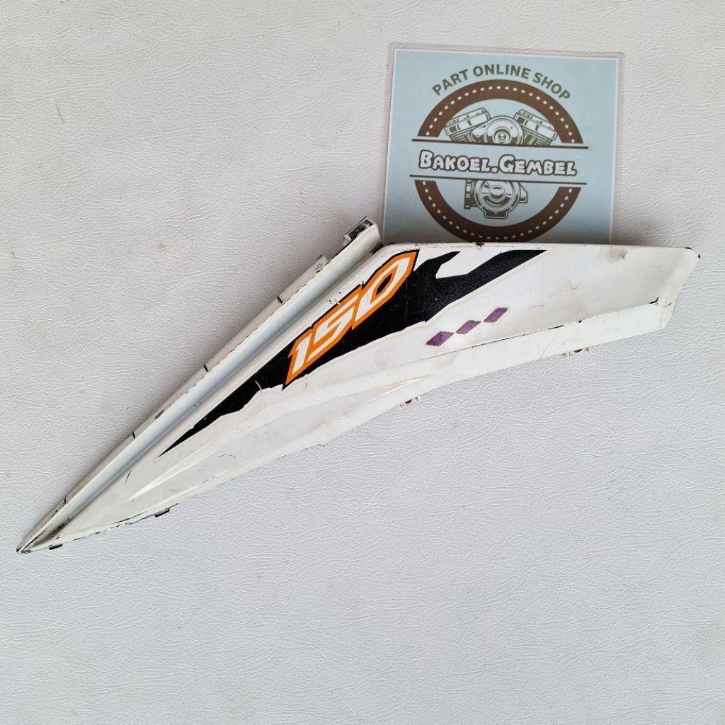 Cover body belakang samping kanan Honda Sonic 150r original copotan