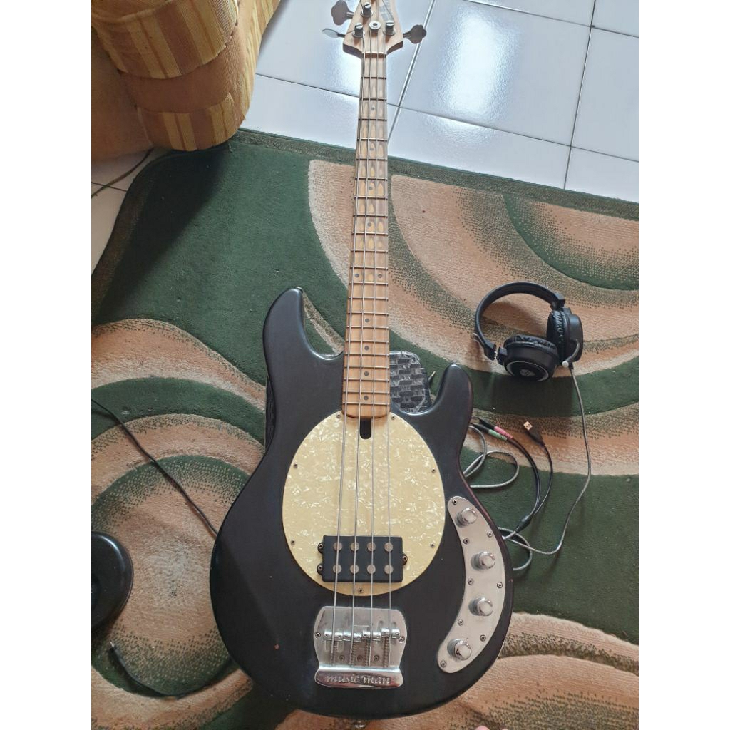 gitar bass musicman second normal