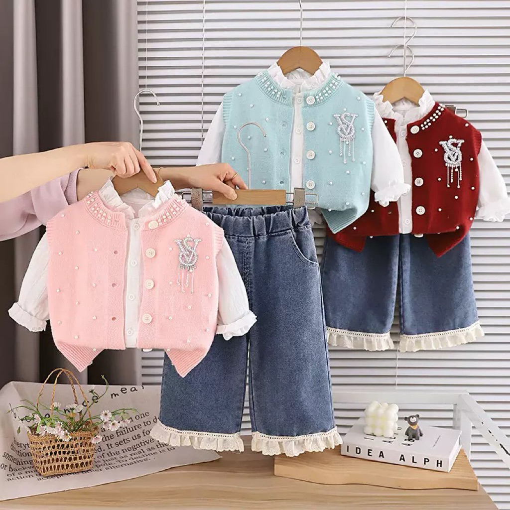 Setelan Anak Perempuan 3in1 Elegan – Kemeja Lengan Panjang, Rompi Rajut Mutiara & Celana Jeans Kulot