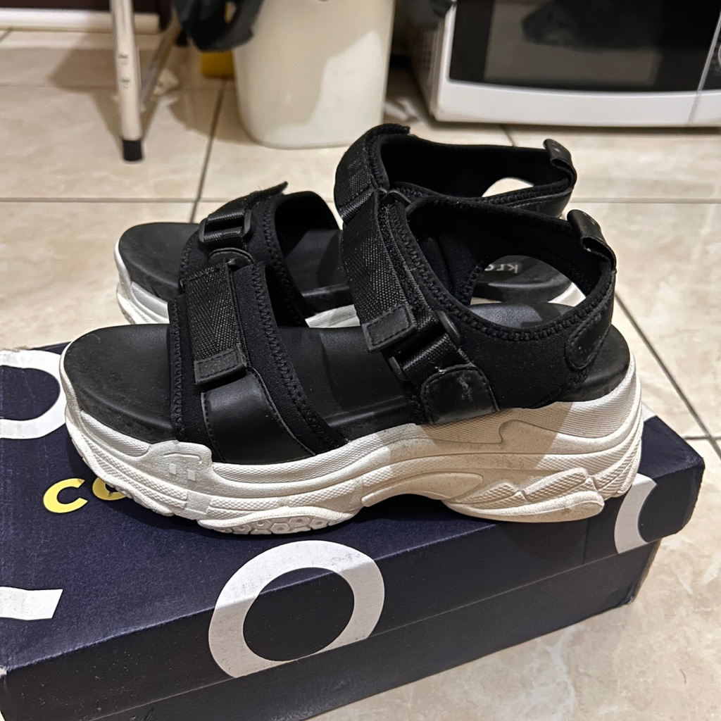 (preloved) Kronikel Sandal Size 36