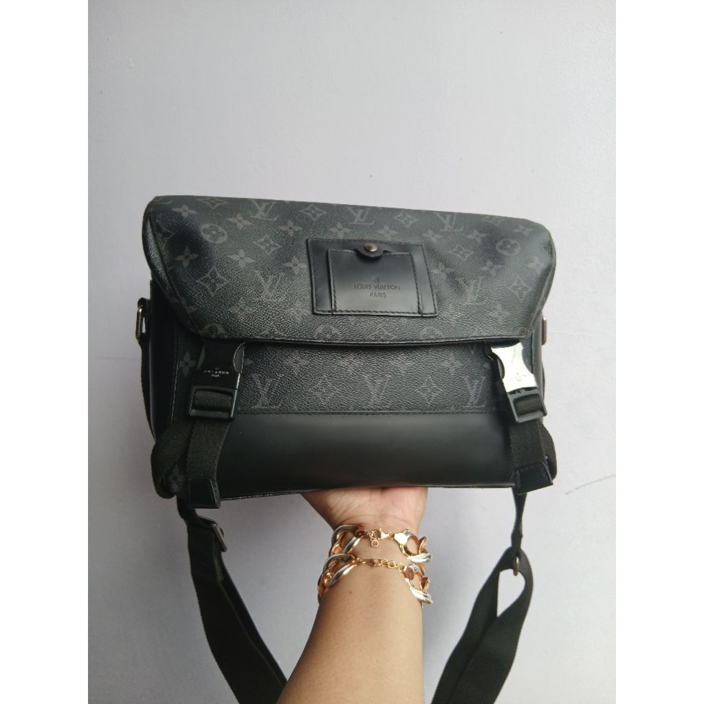 LV Voyager Monogram Eclipse Italy 2016 Preloved