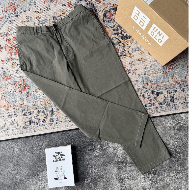 Uniqlo Chinos Pants Celana Panjang Chino L Green Army