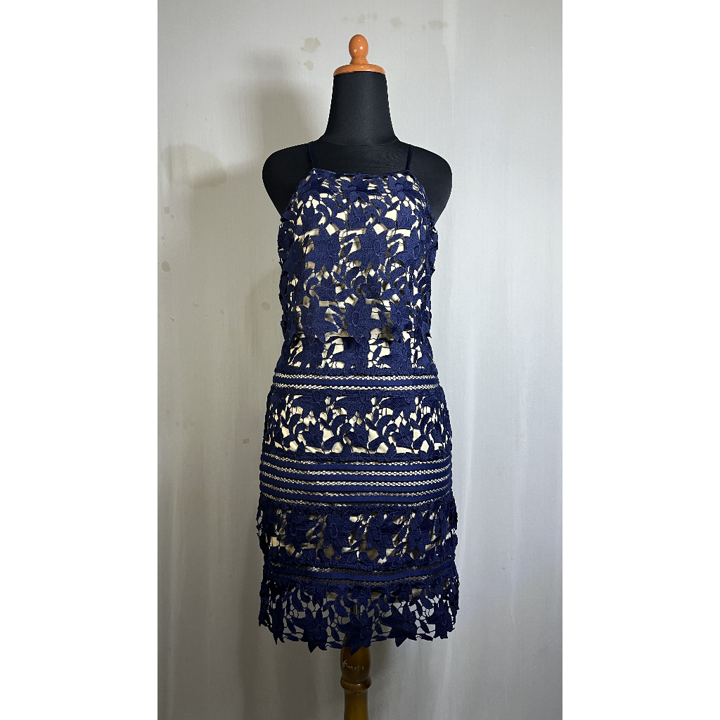 Gaun Pendek Wanita Tali Tipis Brukat Biru Dongker Furing Krem.