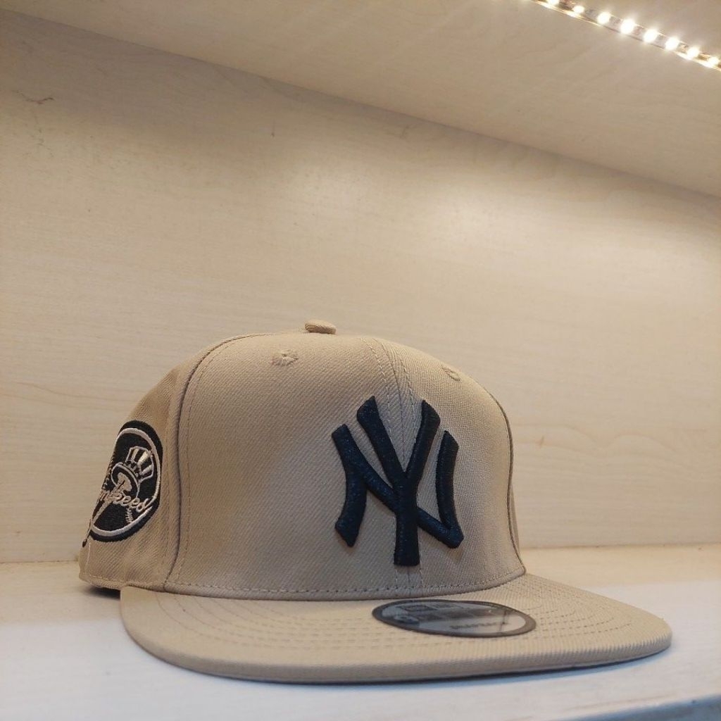 TOPI PRIA/TOPI BUILDUP CREAM NY BORDIR  HITAM