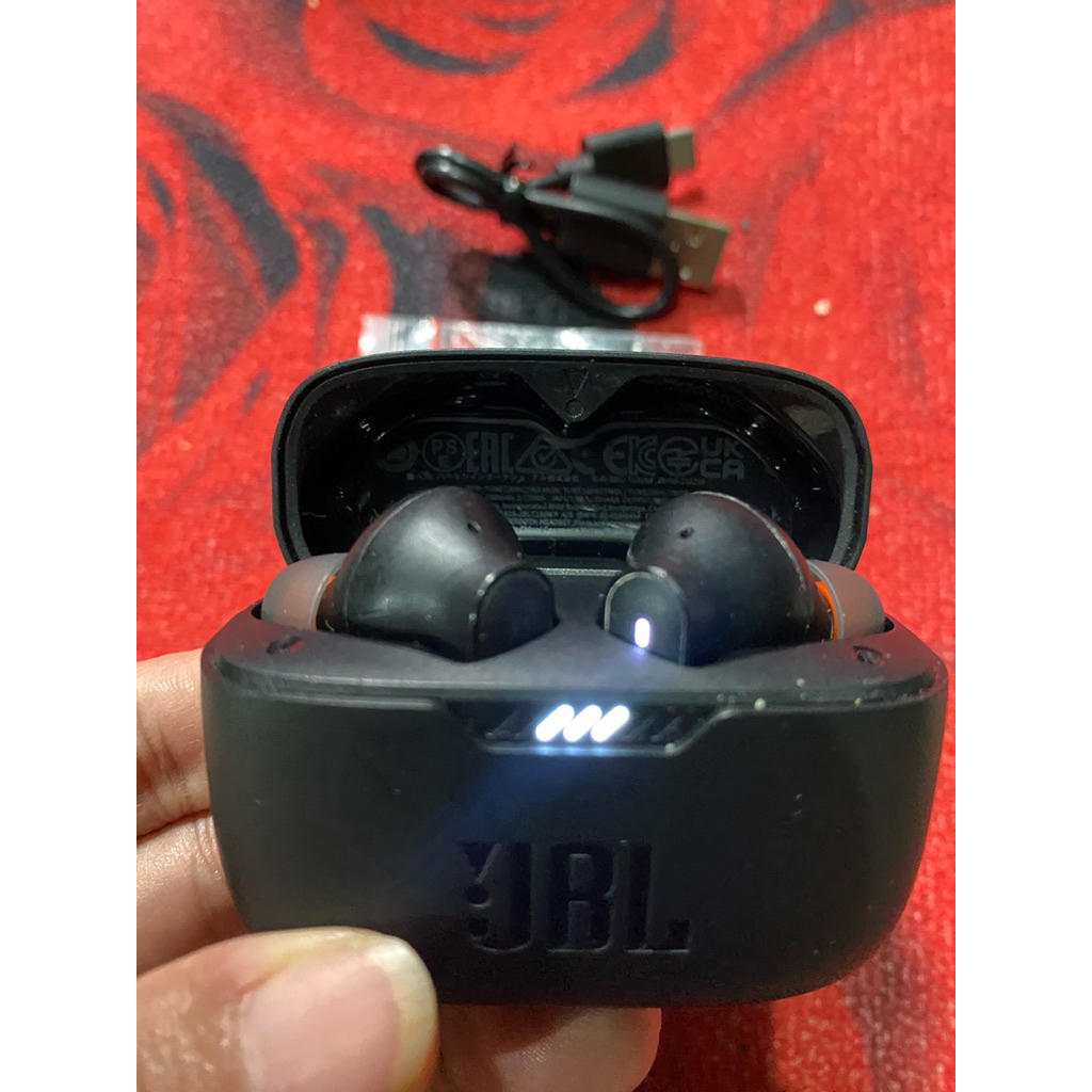 JBL TUNE 230NC
