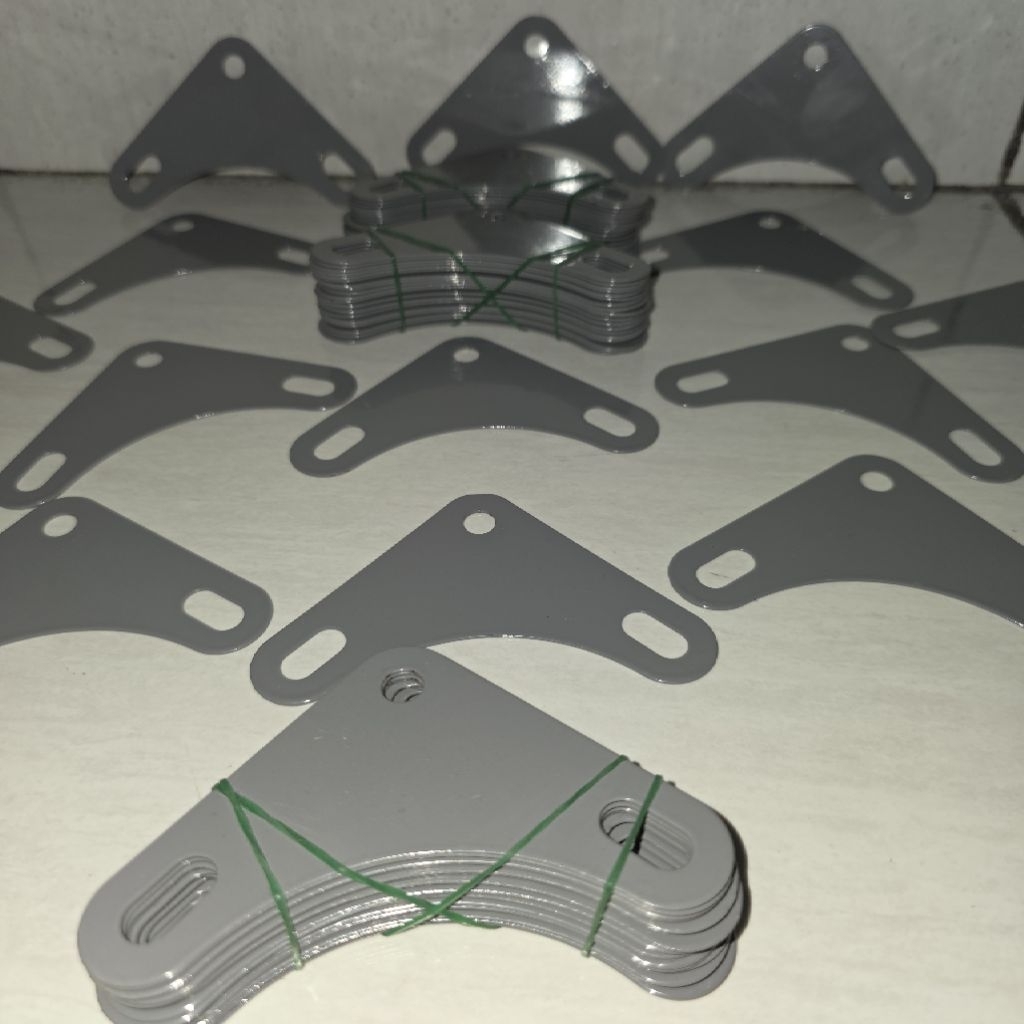 Plat Baja Siku Lubang Segitiga Tebal 1MM / Plat Baja Penyangga Besi Siku Lubang