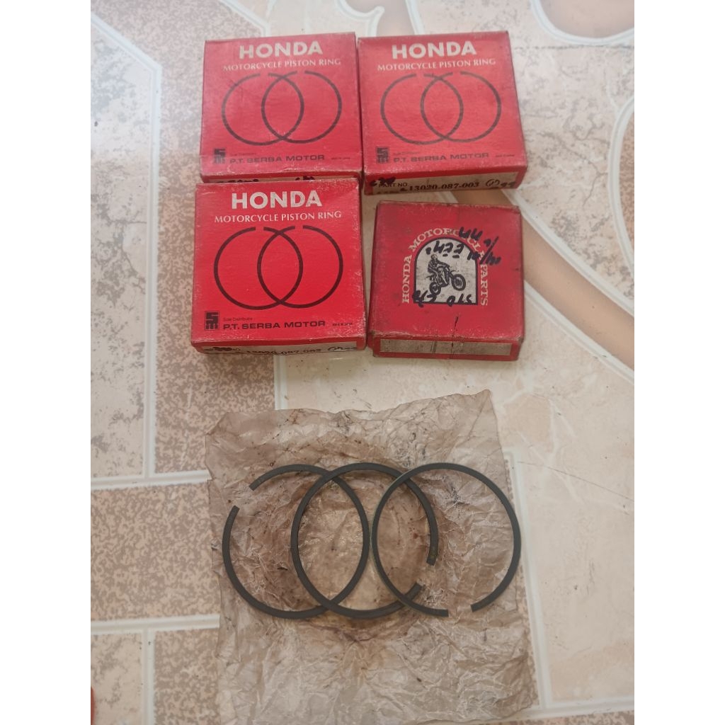 13020-087-003 Ring seher ring piston Os 0.25 Honda C70 (Passport/Cub).Honda CT70 (Trail 70).Honda CL