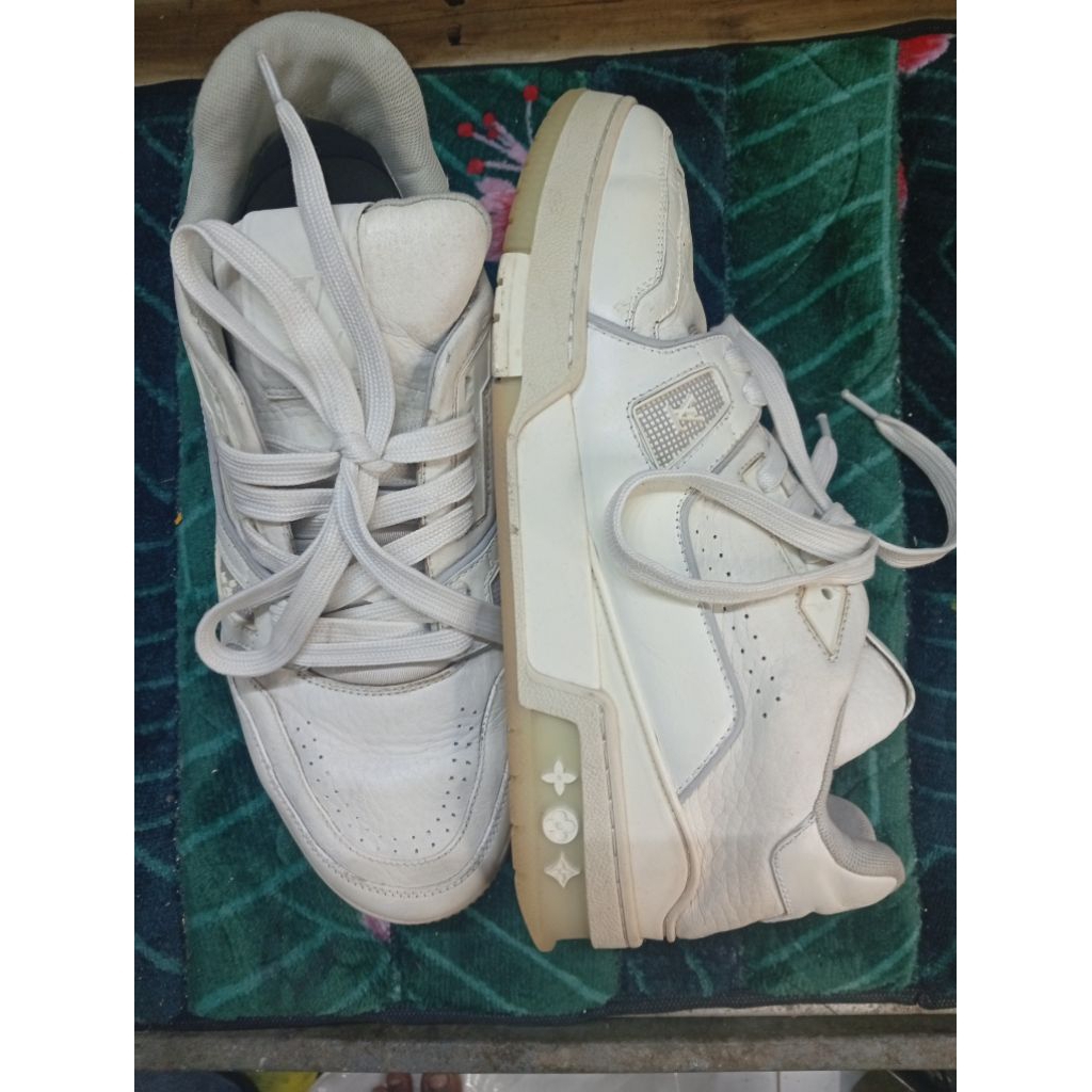 sepatu second branded kulit Lv 42