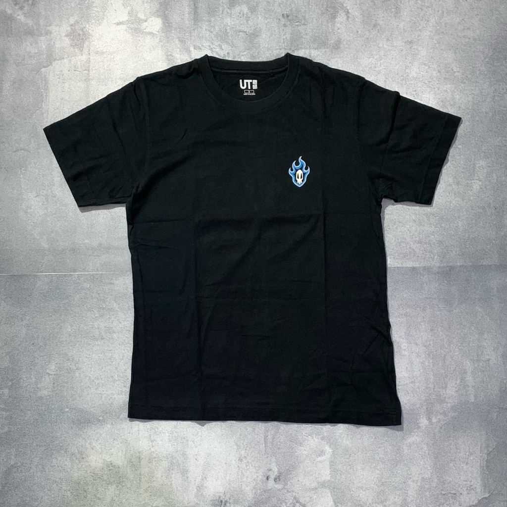 Kaos Uniqlo X Bleach