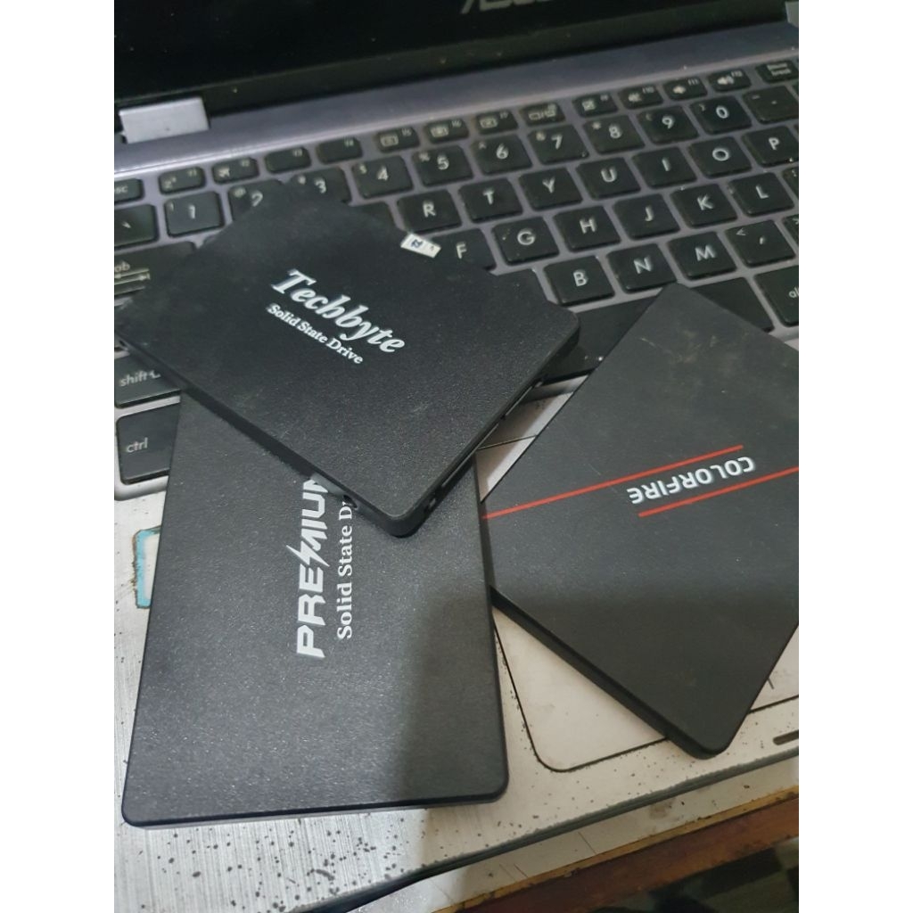 ssd sata rusak kapasitas 256, 128 ini rusak y jngan terlalu tinggi expektasinya