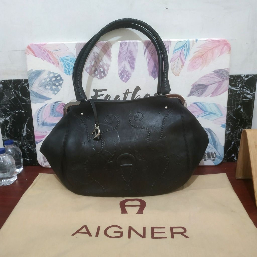 CUCI GUDANG Tas bahu wanita organizer travel bag AIGNER ori ( NEGO )