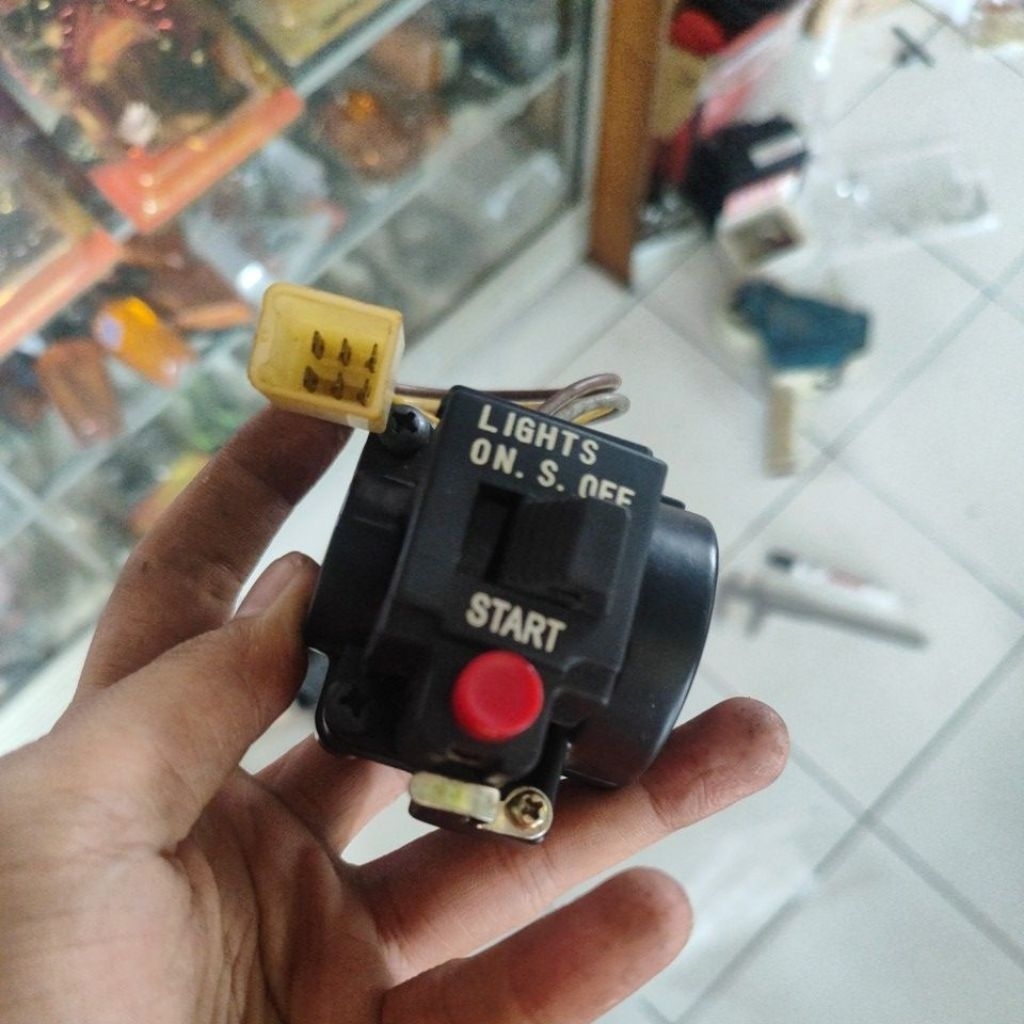 saklar kanan rc 80 holder kanan rc 80 baru stok lama