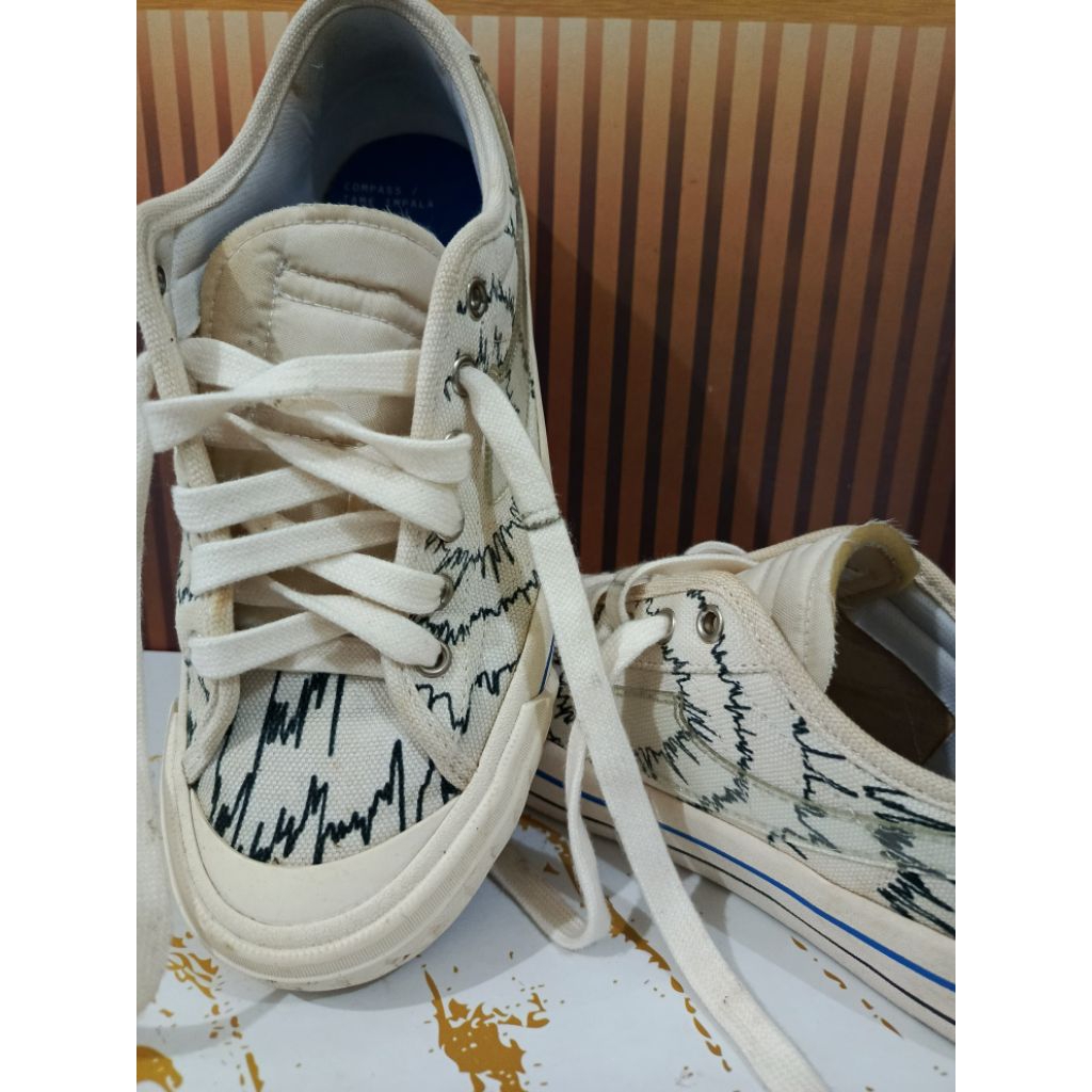 Sepatu Compass x tame impala spectrun 01 waveform preloved