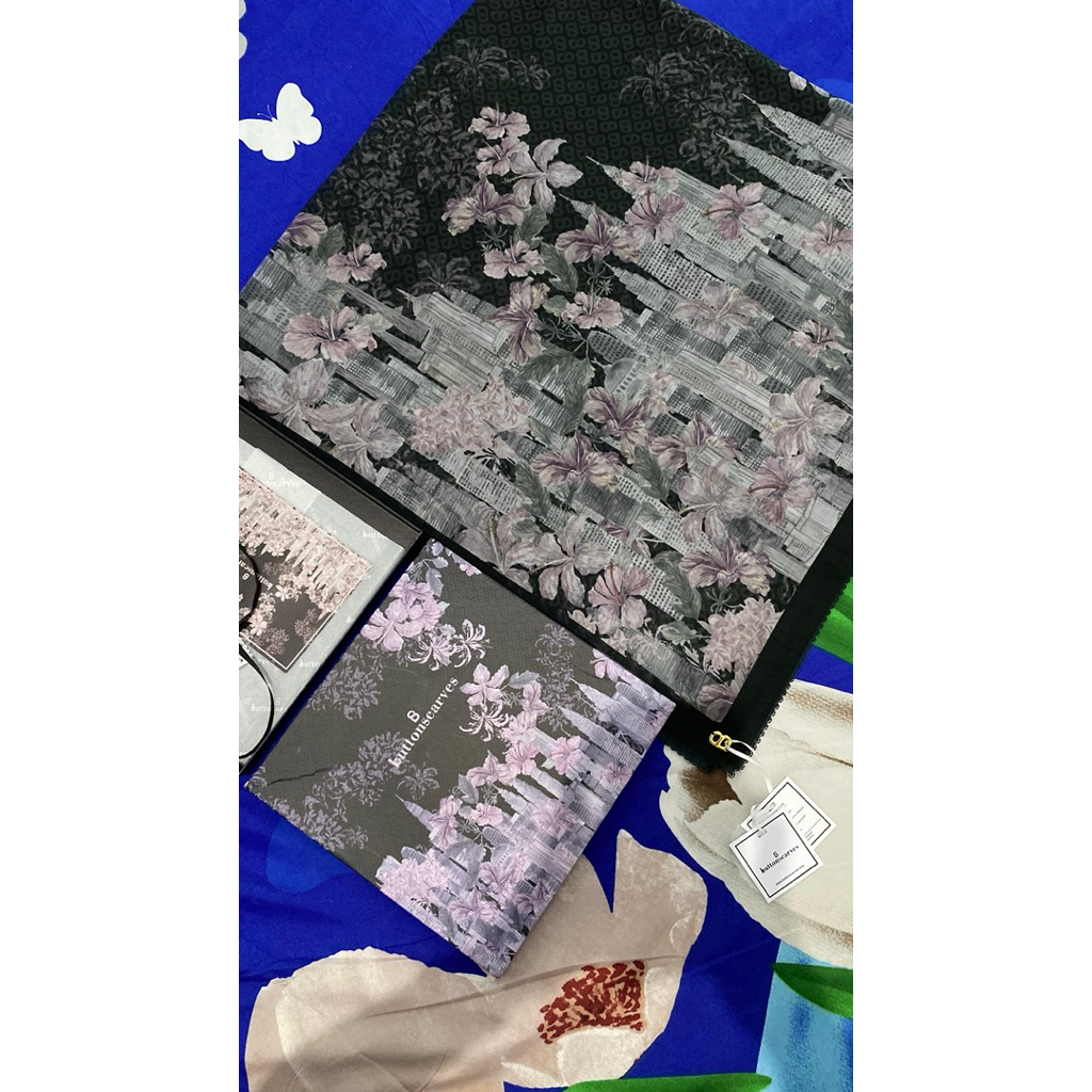 Buttonscarves Malaya Black New