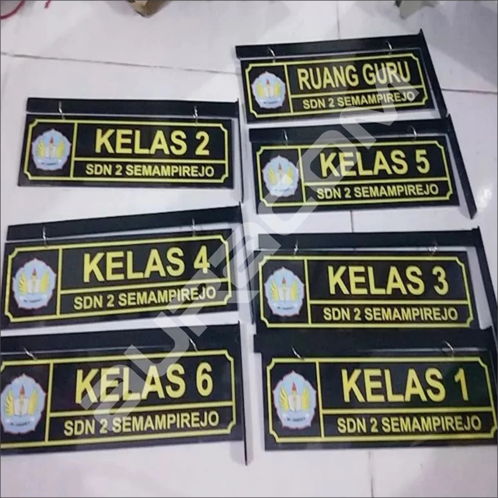 Papan Nama Akrilik / Papan Nama Kelas ( A9 )