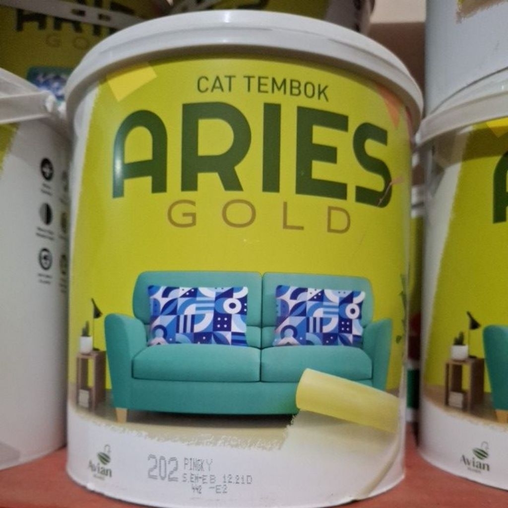 Cat Aries Gold Cat Tembok