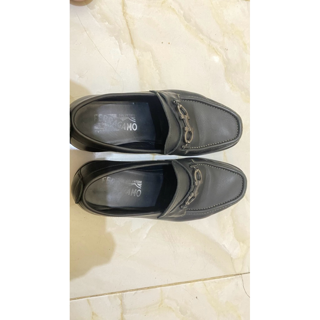 Preloved Sepatu Casual Pria - Ferragamo Salvatore Sepatu Pria Size 8/40