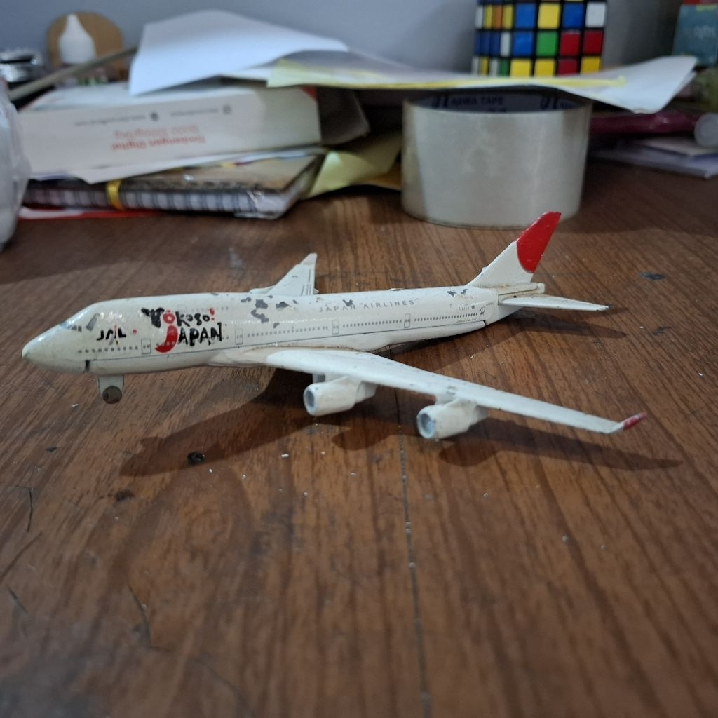 mainan junk pesawat Boeing B747-400 Japan Airlines JAL