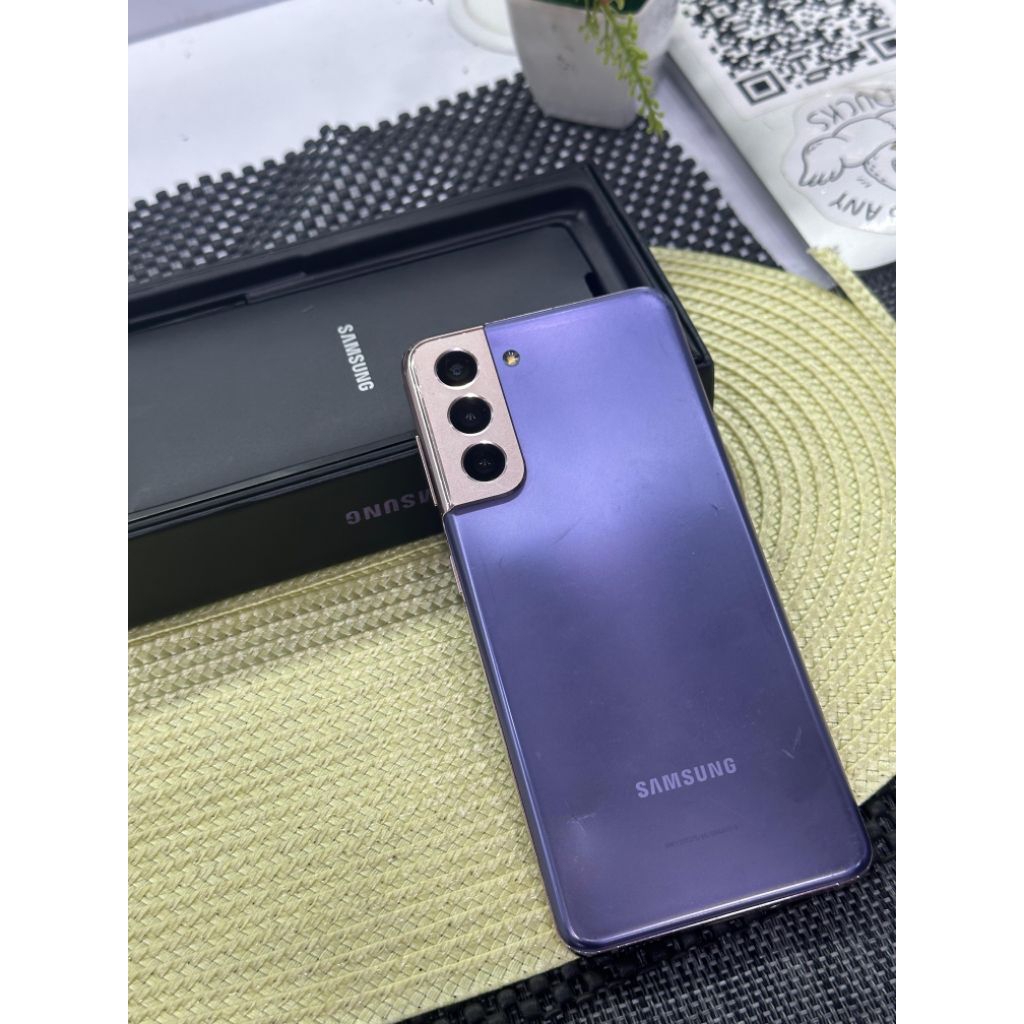 Samsung S21 5g 8/128gb Kelengkapan fullset oem Kondisi fisik 90% lecet pemakaian Minus backdoor sepe