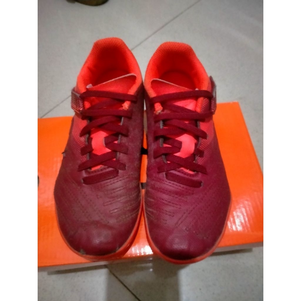 Sepatu sepakbola Decathlon