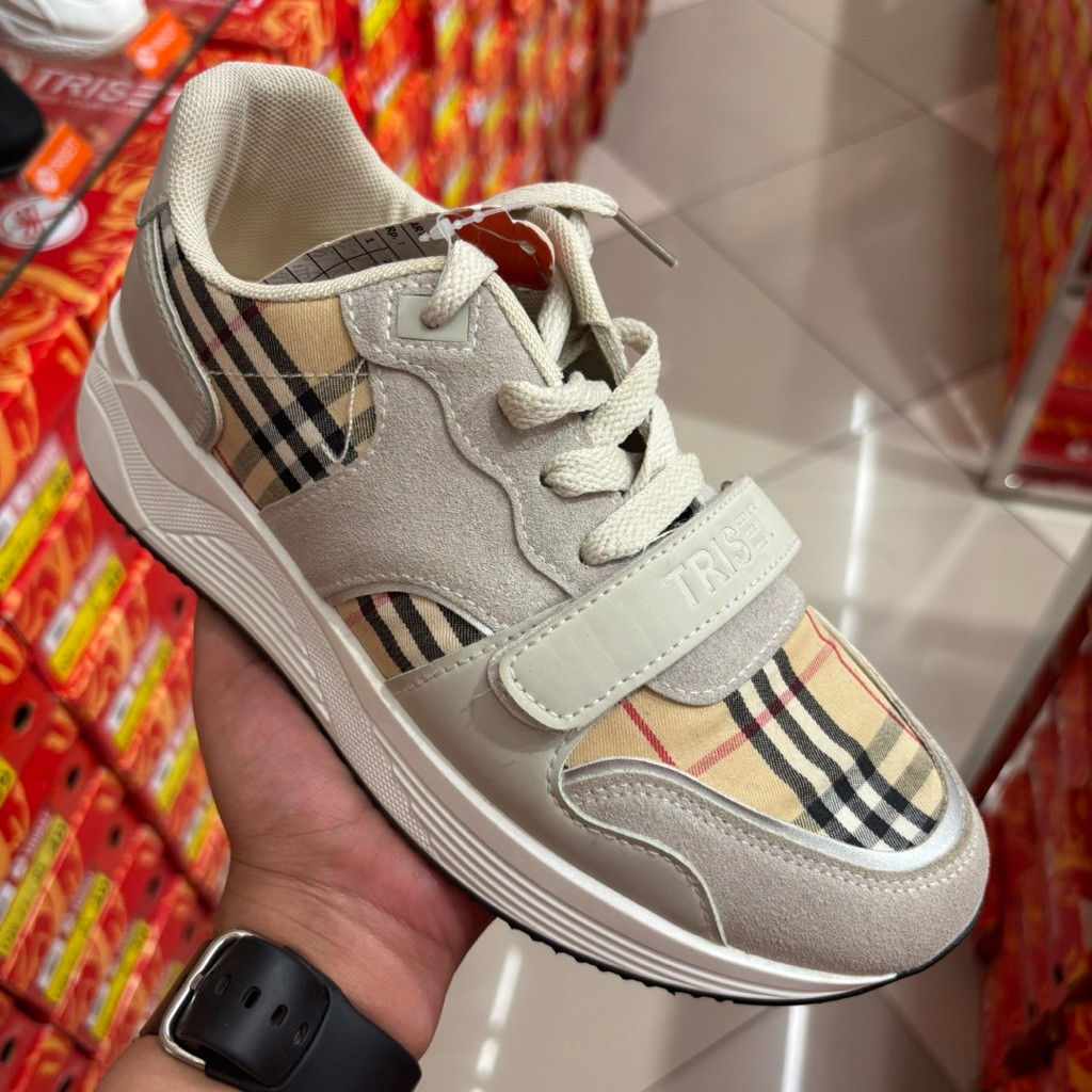 TRISET /JUMBO SALE / sepatu dan selop wanita