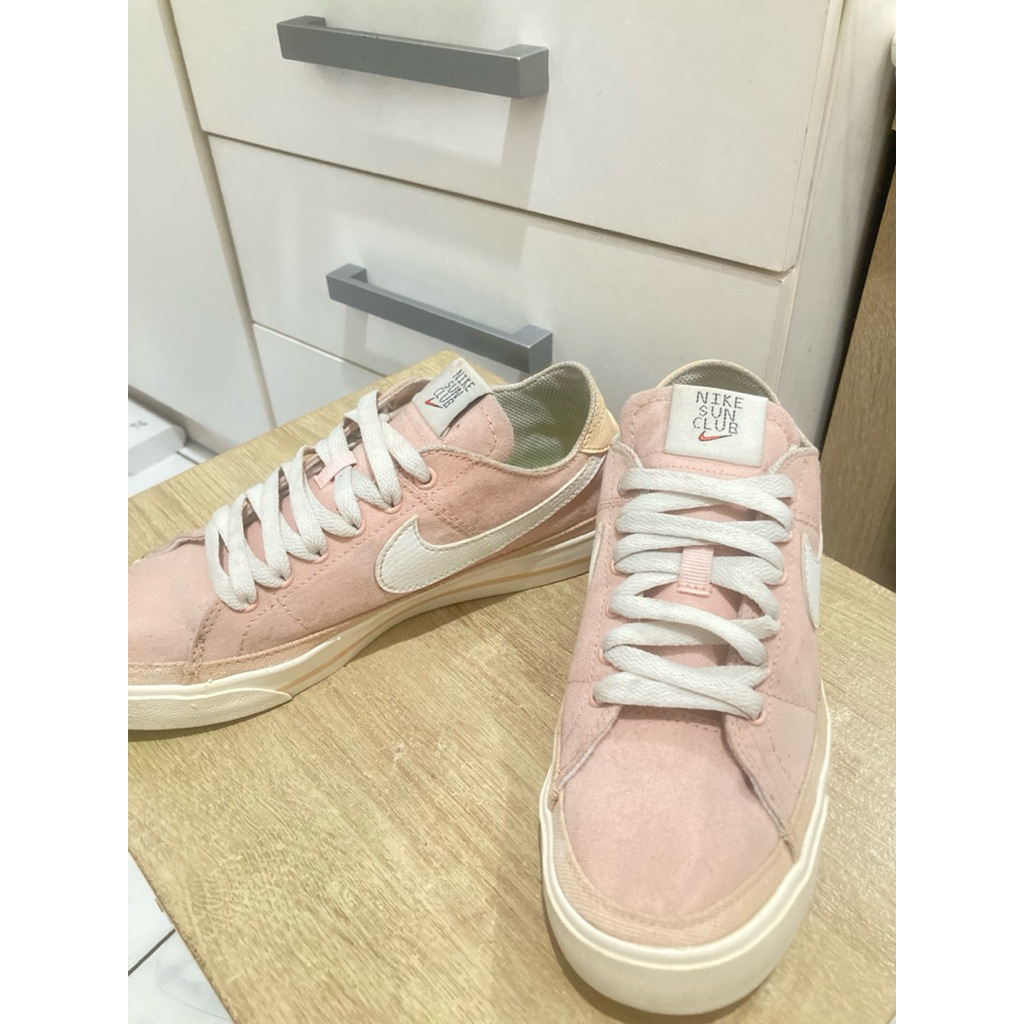 NIKE women’s Court Legacy canvas shoes - Pink