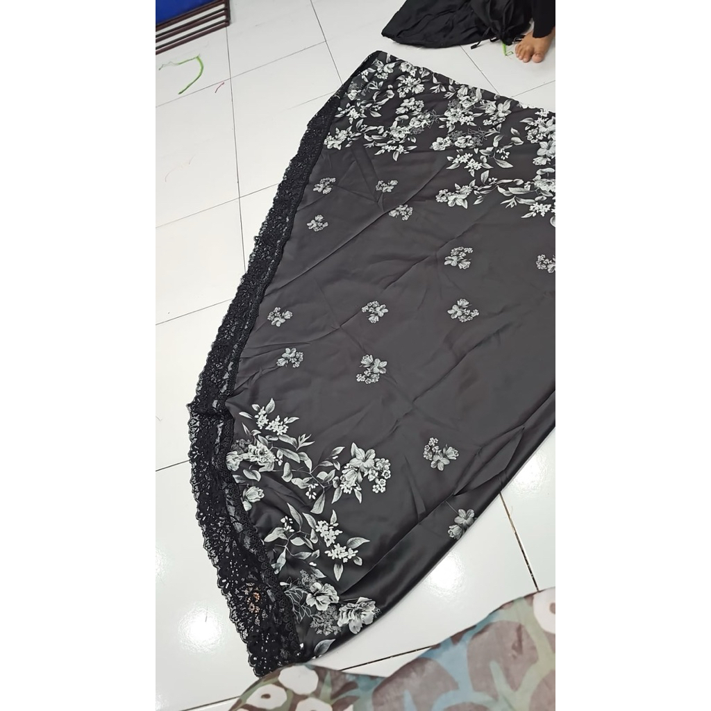 Mukena silk armani hitam putih premium motif terbaru 2026