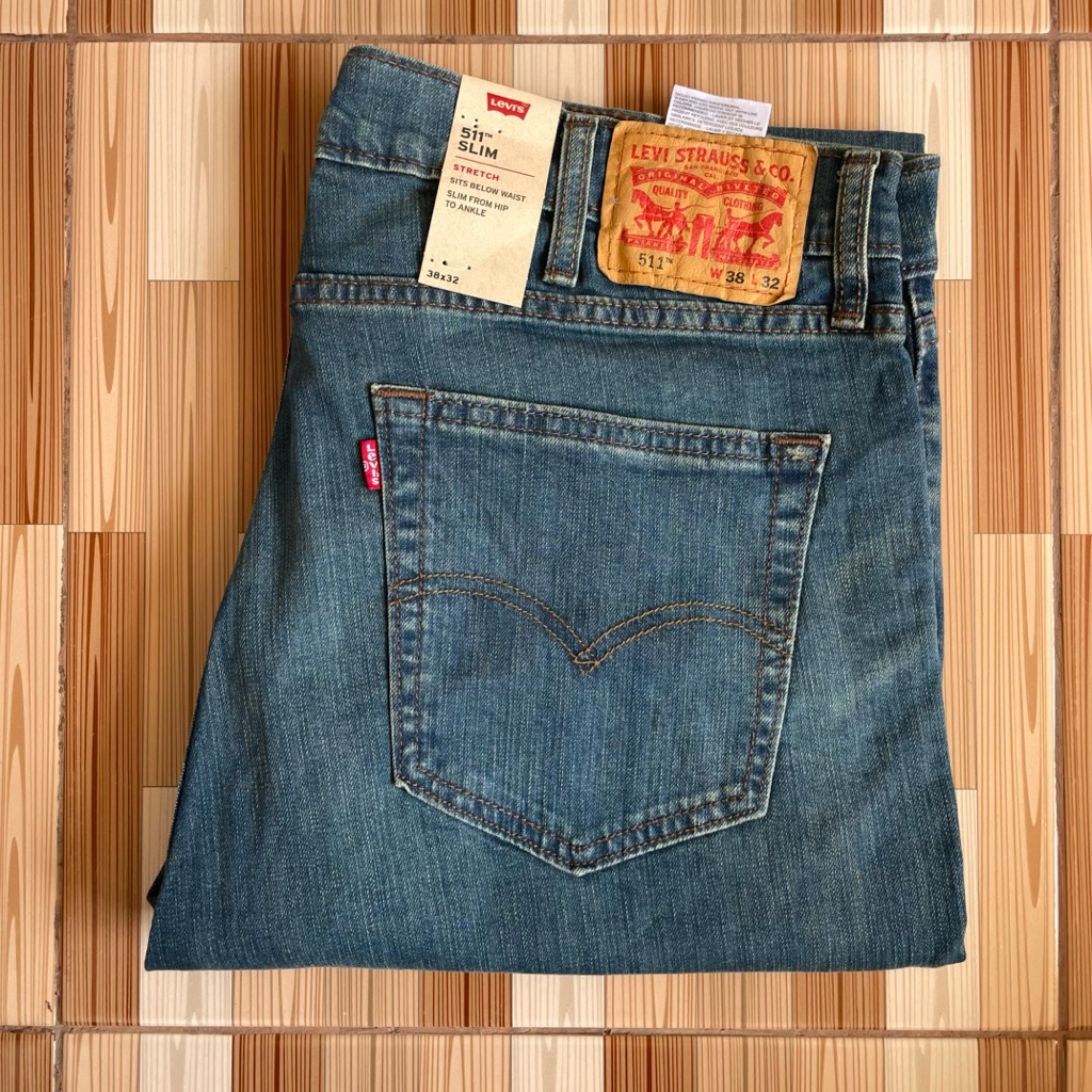 LEVIS 511 / SIZE 38 SLIM FIT BLUE WASHED