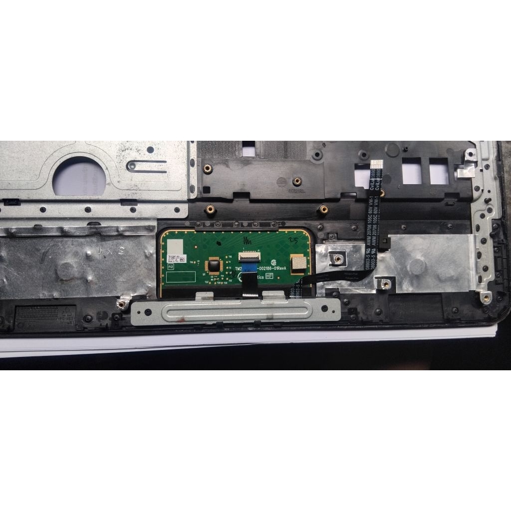 Laptop HP 1000 touchpad