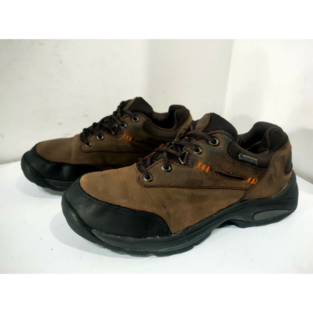 Sepatu Outdoor NB New Balance, Size 40