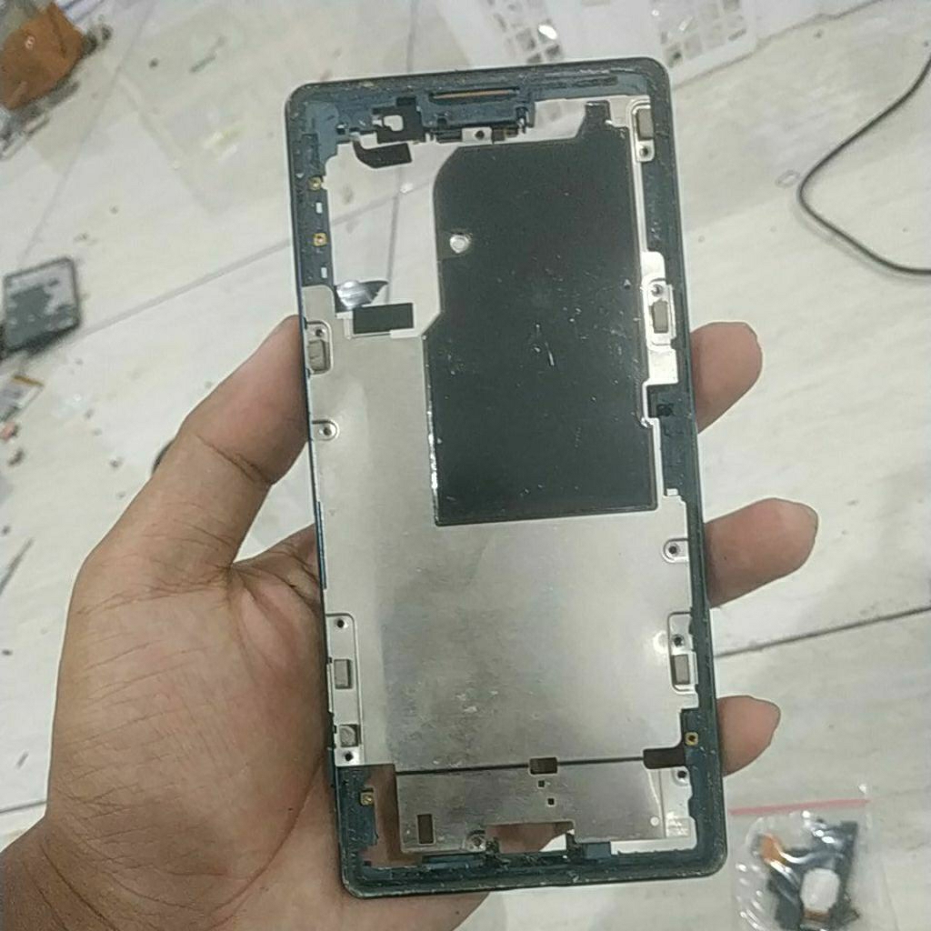 frame bekas sony xperia Xz2,tombol lengkap dapat sesuai gambar