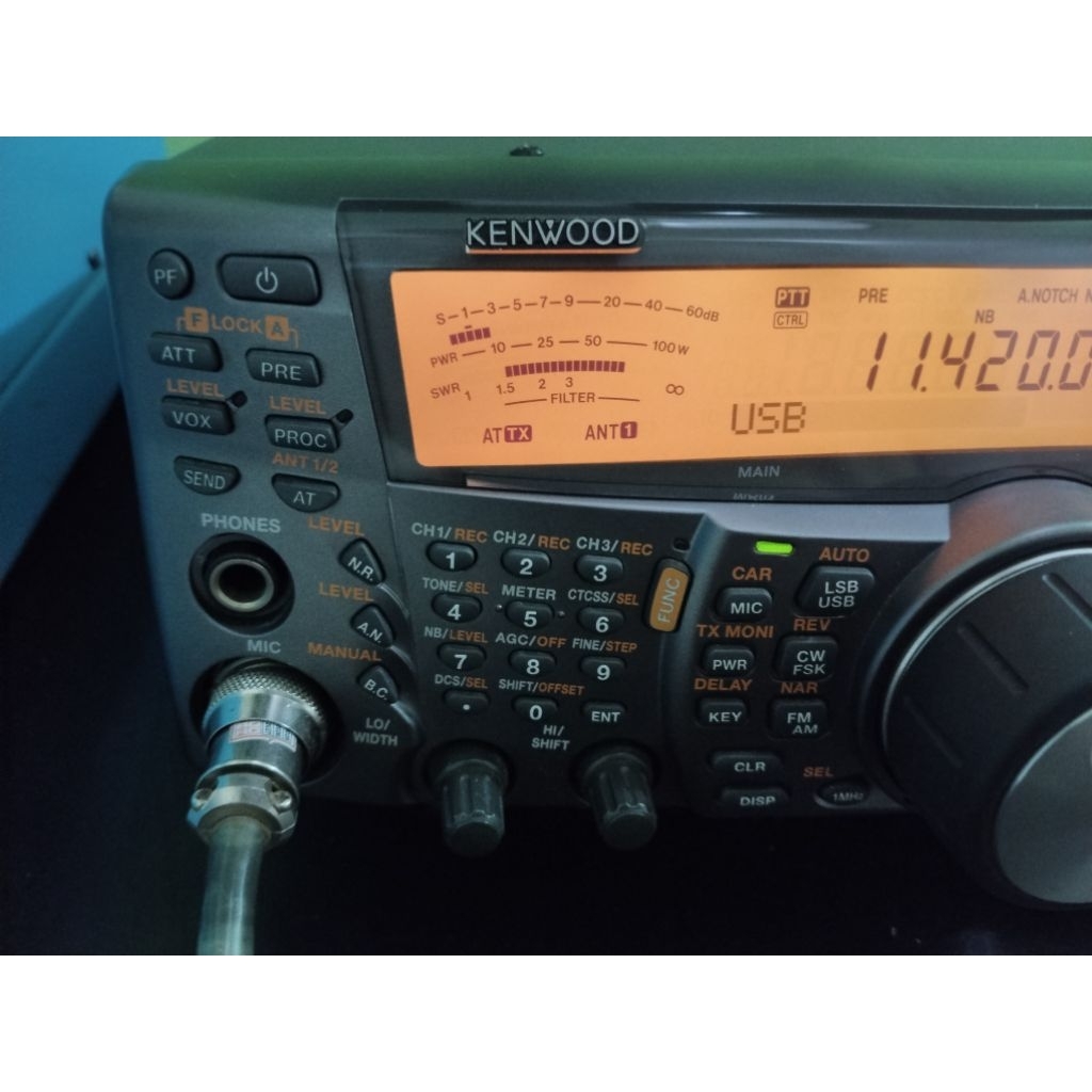 Kenwood TS2000 multiband VHF HF UHF