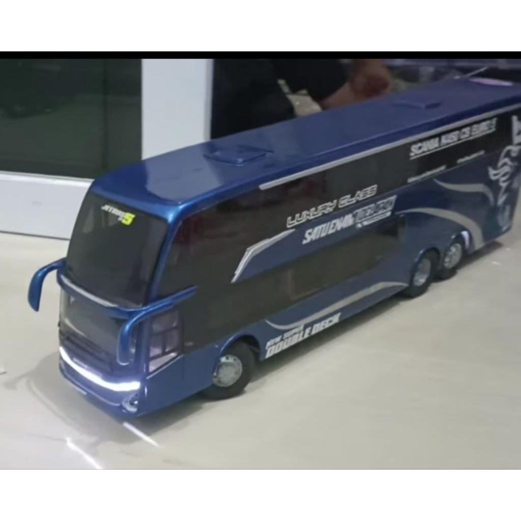 MINIATUR BUS 186 RC SKALA 1:20