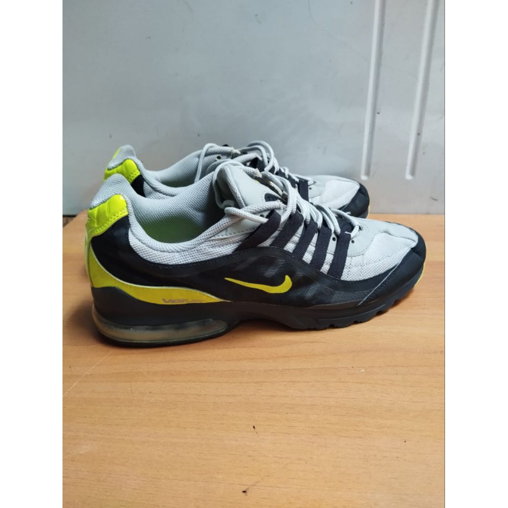 SEPATU RUNNING SNEAKERS NIKE AIRMAX VG-R SIZE 42,5 BEKAS PRELOVED