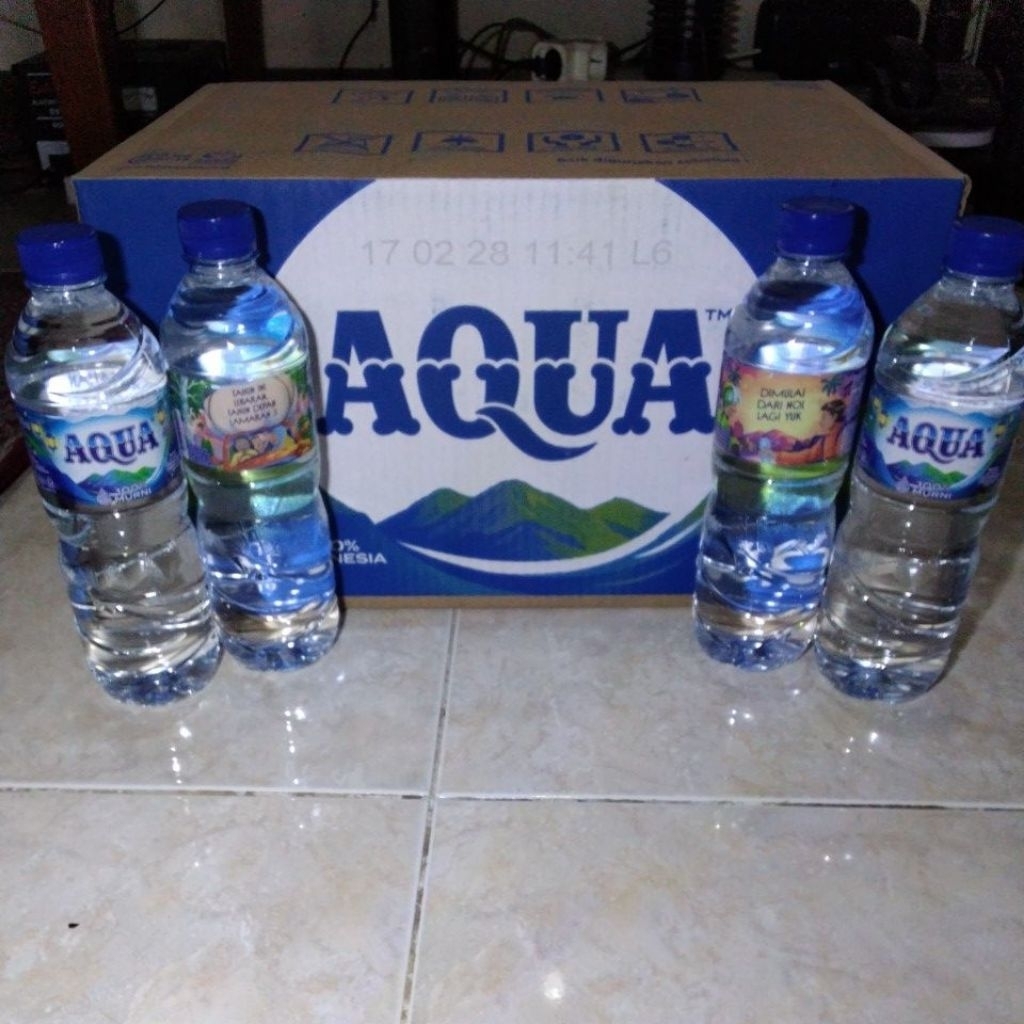 AQUA Botol 600 ml per dus