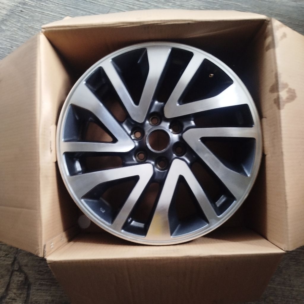 Pelek Nissan Navara R18 pcd 6x114 original. satuan
