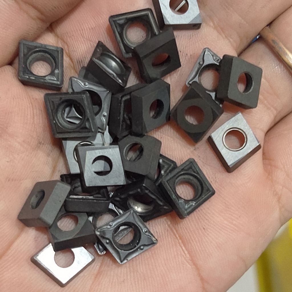 INSERT CPMT090304 bekas Mata pisau bubut Widia betel CCMT09 tipis