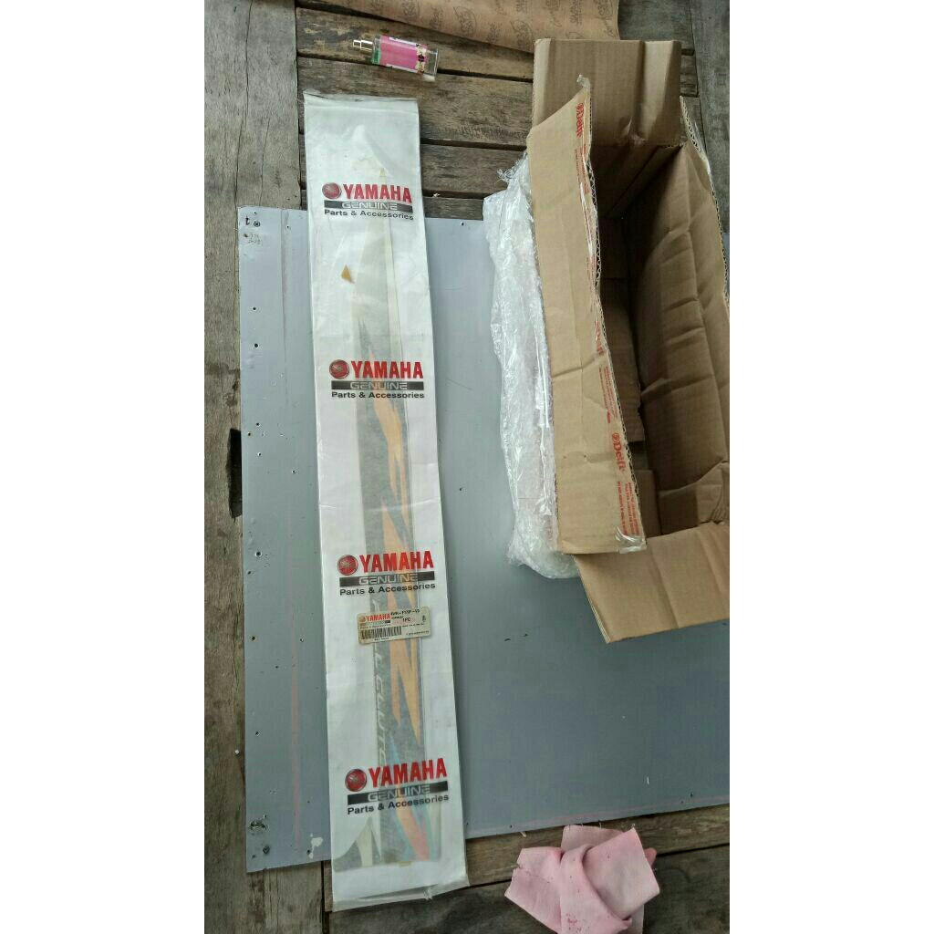 STRIPING F1ZR FIZR 2004 BIRU PUTIH ORIGINAL