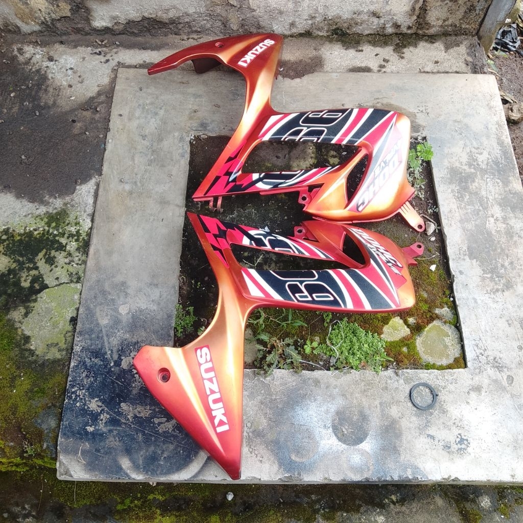Original cover sayap / tebeng sayap depan Suzuki Satria Fu barong warna merah
