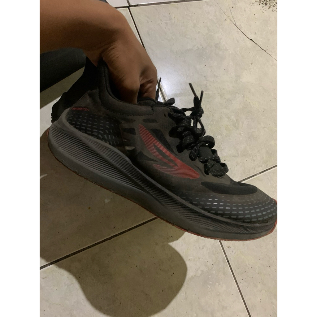 sepatu nineteen (910) second