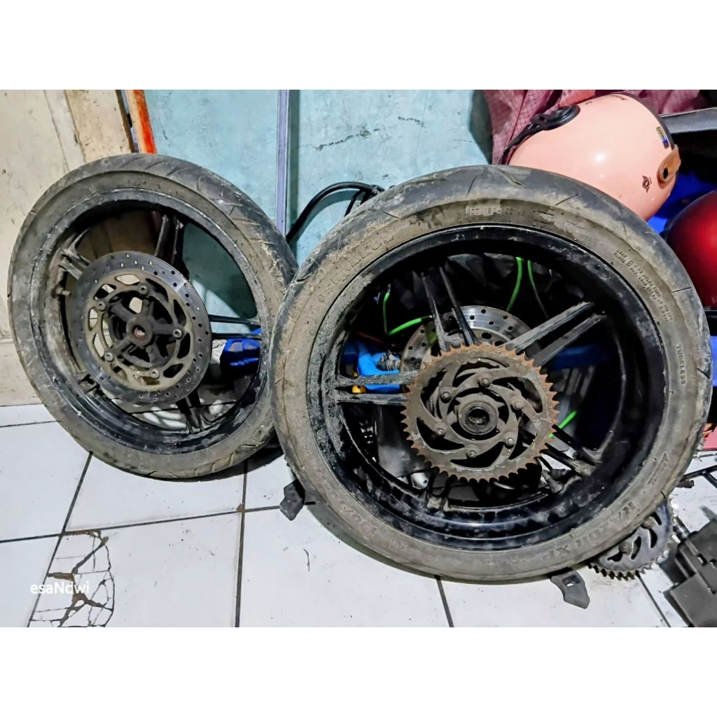 velg pelek yamaha r15 v2