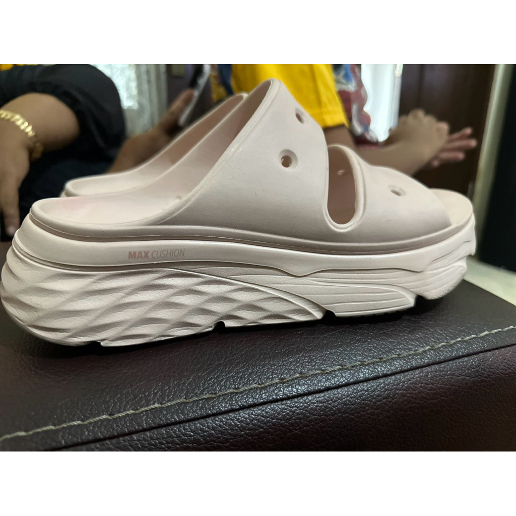 Preloved sandal skechers