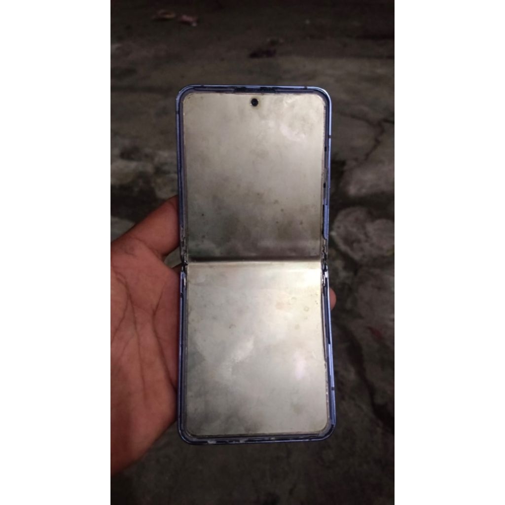 SAMSUNG Z FLIP MINUS