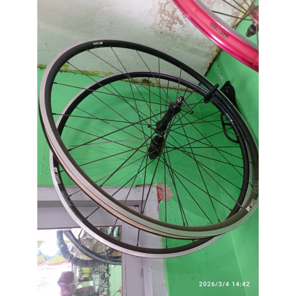 wheelset dt swiss p 1800 spline 700c