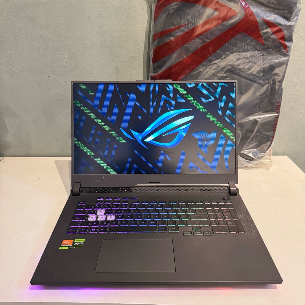 Asus ROG G713PI RTX 4070 Ryzen 9 32GB RAM