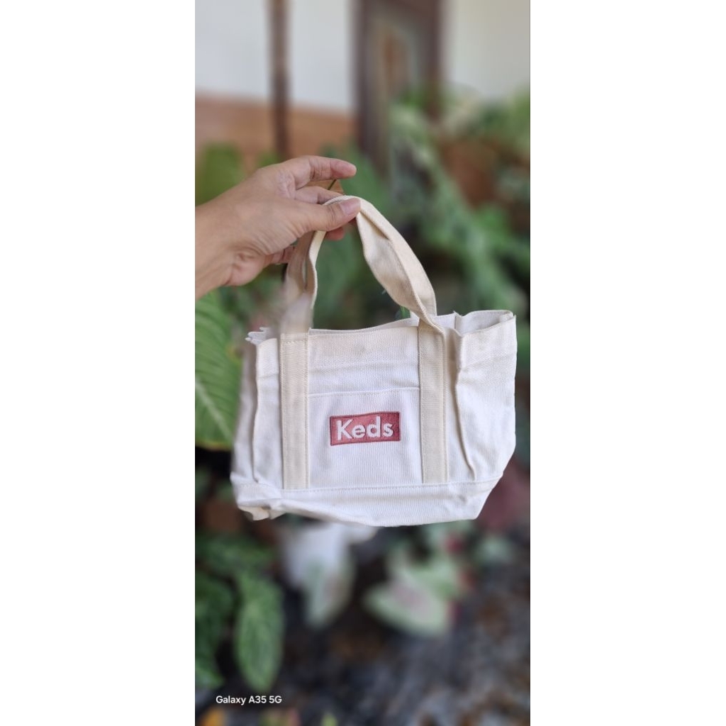 Tas tenteng keds