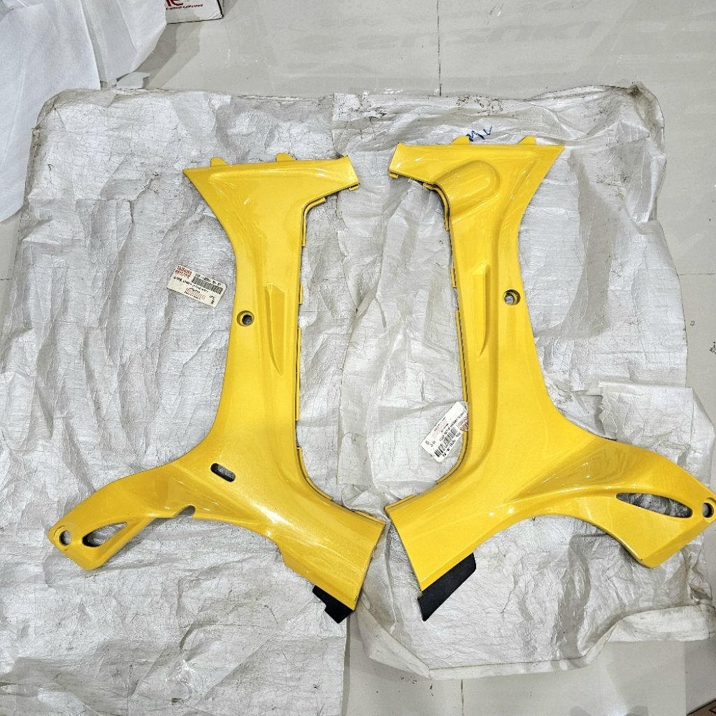 legsil tebeng kap sayap dalam 4us  kuning RYC1 millenium  F1ZR fizr ori ygp ada minus